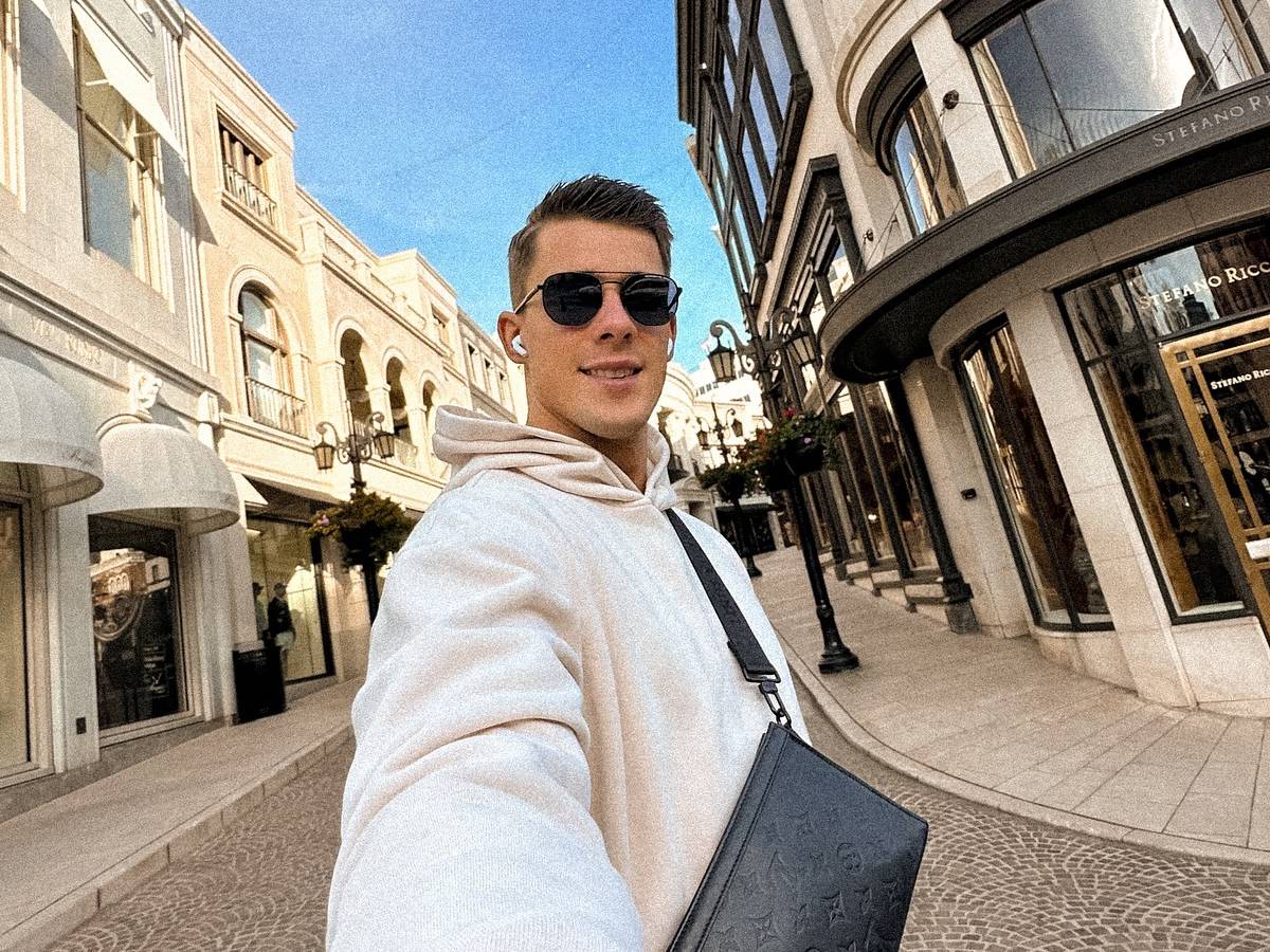 Пакет на голове, ремень на шее: российского бизнес-коуча Артема Афонина нашли мертвым на Бали