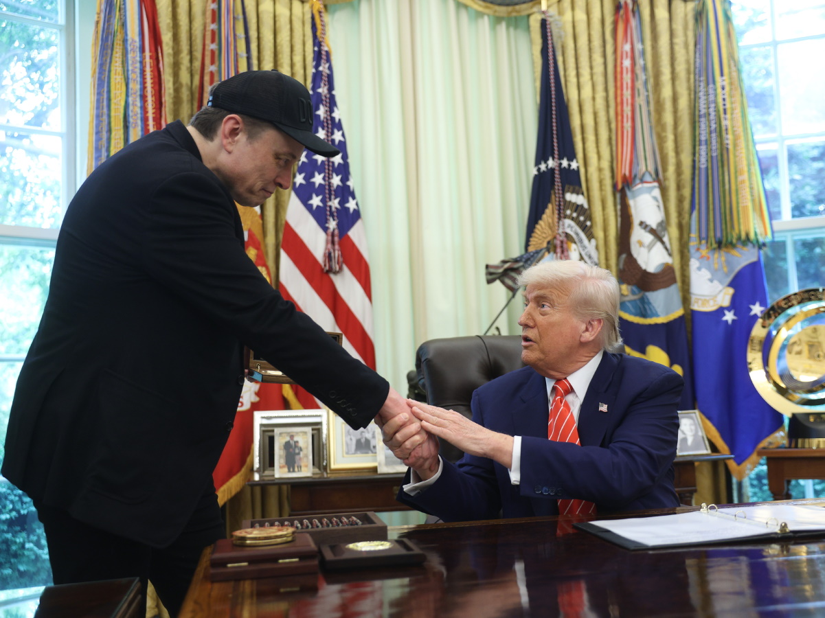 Запрещенные вещества, секс-скандал и миллиардные убытки: вот чем обернулась публичная ссора Илона Маска и Дональда Трампа