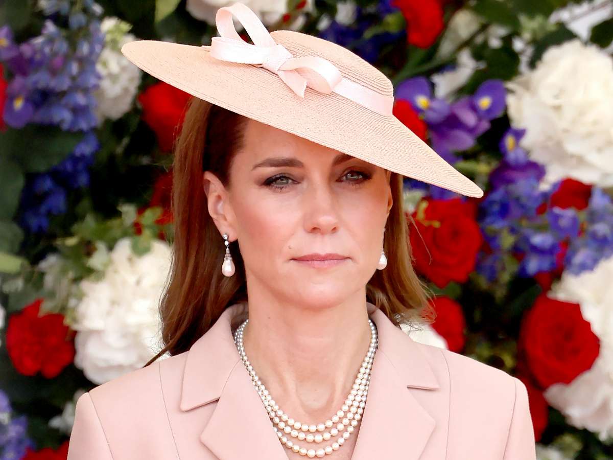 «Грустит и переживает»: сделано заявление о физических и психических проблемах Кейт Миддлтон