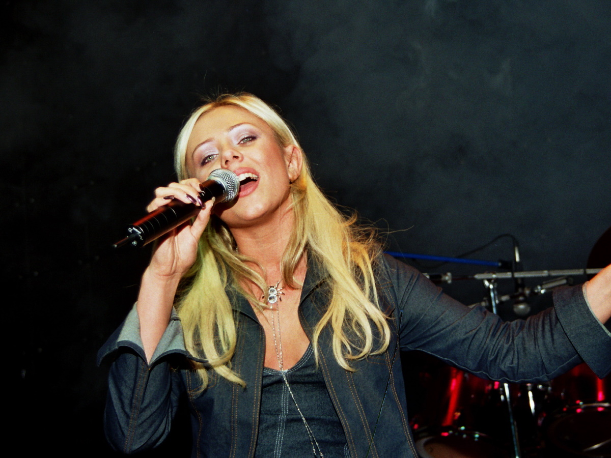 «Мамина лучезарная улыбка!»: взрослая дочь превратилась в точную копию Юлии Началовой