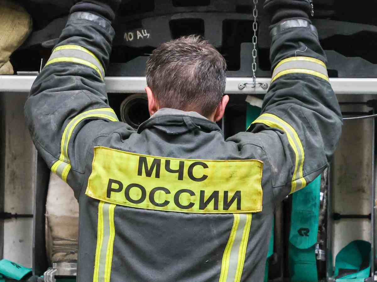 На месте ЧП в аварийном доме в Астрахани есть риск повторного обрушения: МЧС продолжает поиски пострадавших среди завалов