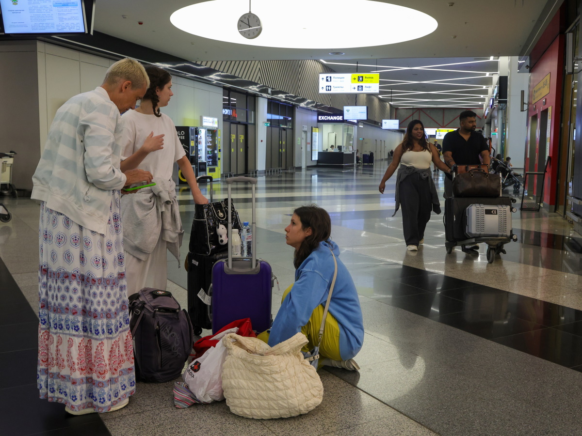Пассажиров Шереметьево попросили покинуть аэропорт, чтобы избежать давки на фоне сбоя в работе "Аэрофлота"