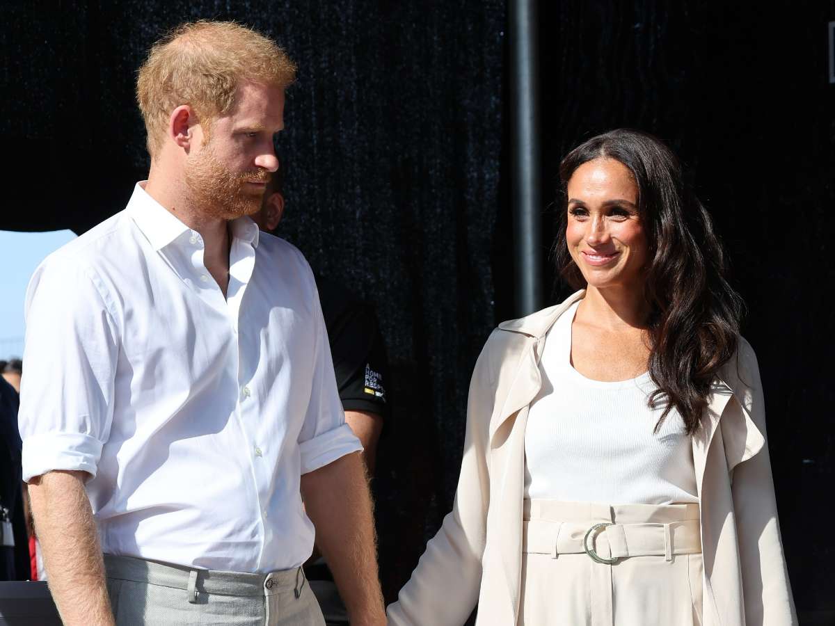 «Умоляют короля Карла спасти их»: принц Гарри и Меган Маркл оказались в большой беде