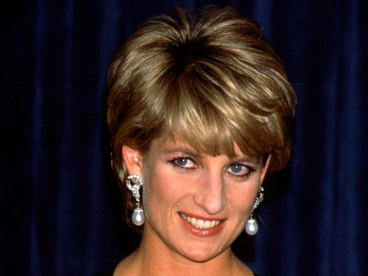 Зачем принцесса Диана пыталась выпрыгнуть из несущейся на полном ходу машины своего любовника