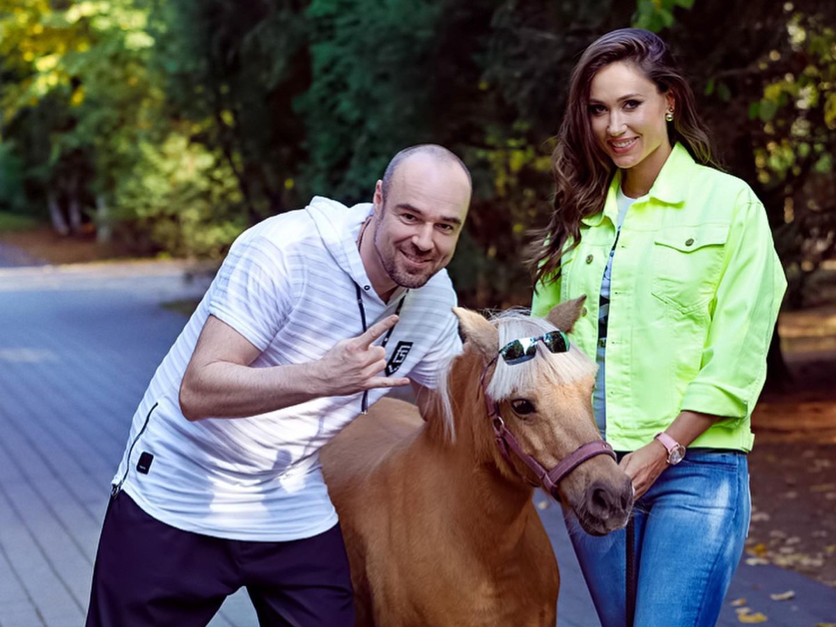 «Думал, что Ленку-дуреху можно по-тихому слить. Хотел кинуть ей 3 копейки»: заговорившего об отступных в миллиард любовника Дибровой разоблачили