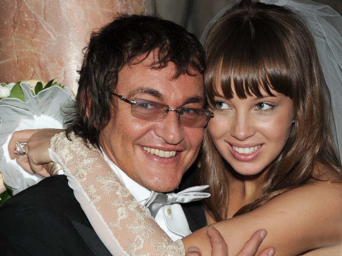 Жене любовника Дибровой нанесли новый удар: еще одна подруга пренебрегла добротой Елены Товстик