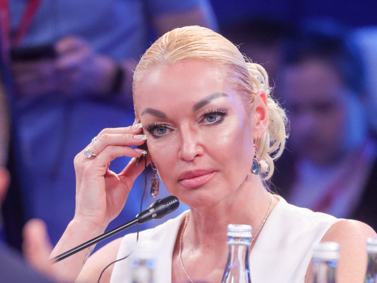 «Конченная» и «тупая как пробка»: кто и зачем пообещал «отменить» Волочкову