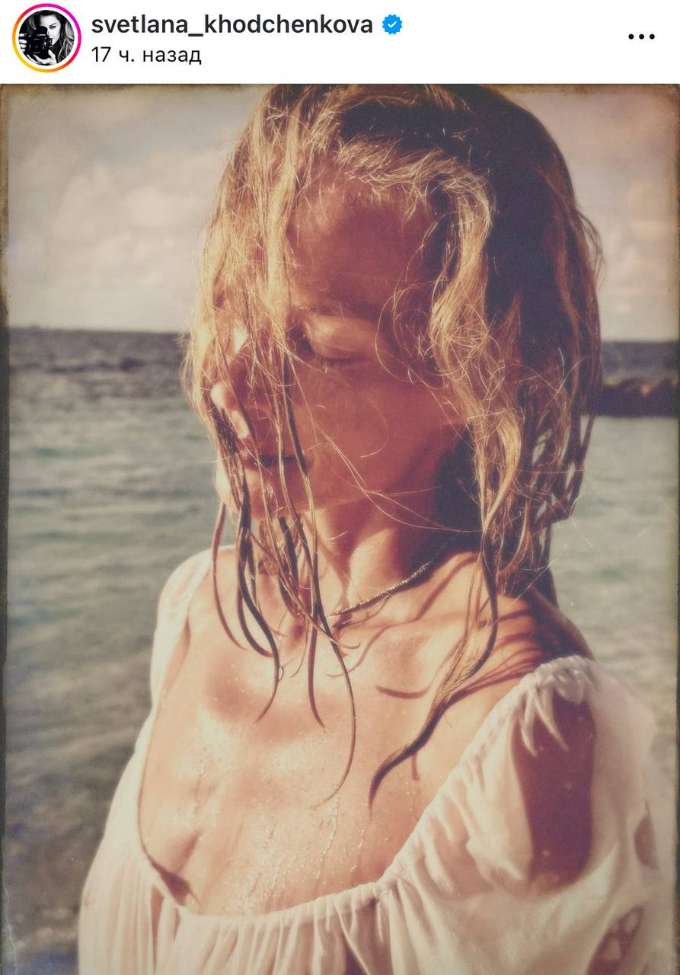 Мокрое платье и грудь просвечивается: в Сеть попало пикантное пляжное фото Ходченковой