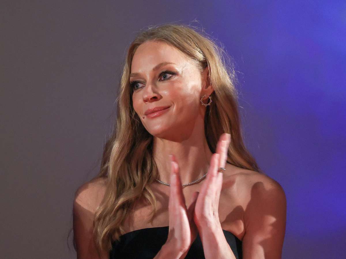 Мокрое платье и грудь просвечивается: в Сеть попало пикантное пляжное фото Ходченковой