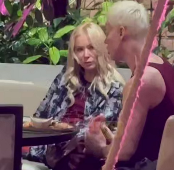 . На глазах у всех прямо в ресторане: интимные нежности SHAMAN и Мизулиной шокировали народ