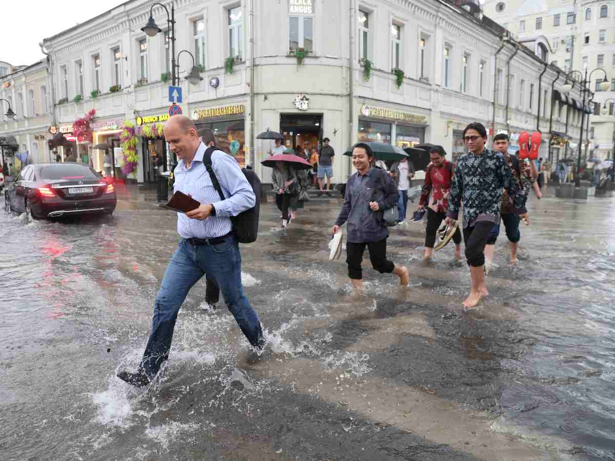 На Москву и Подмосковье надвигается мега-ливень: автомобили, парковки и подземные переходы снова могут уйти под воду