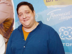 «Опухоль та же, но теперь она множественная»: состояние звезды сериала «Полицейский с Рублевки» Романа Попова продолжает ухудшаться