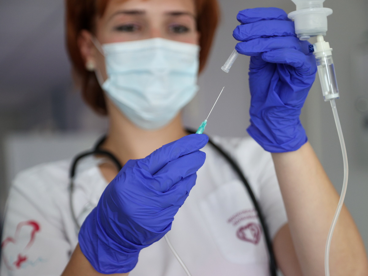 Отеки суставов, высокая температура и сыпь: опасная лихорадка чикунгунья добралась до России