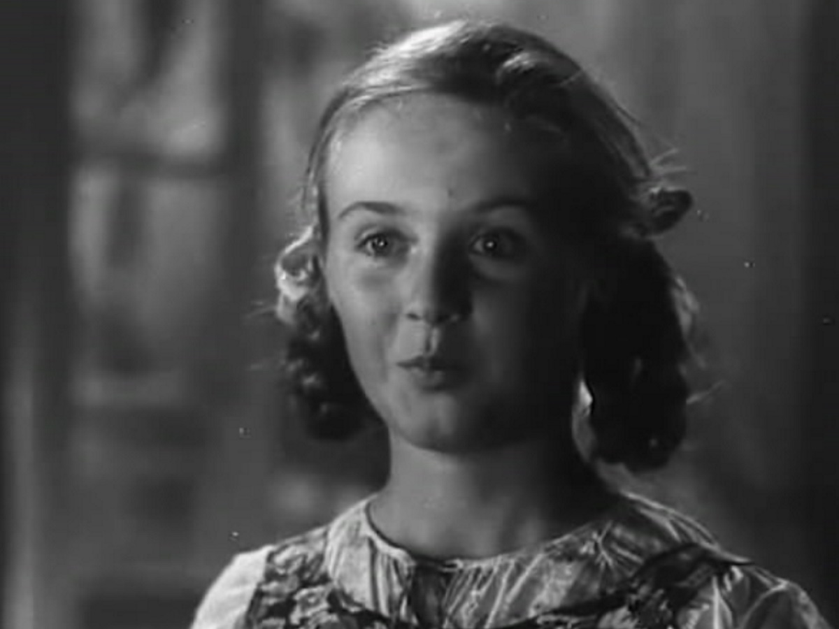 Отказалась от блестящей карьеры, похоронила набожного сына: личная драма звезды фильма «Тимур и его команда» Екатерины Деревщиковой