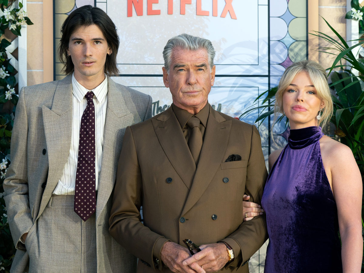 Пирс Броснан с сыном и внучкой