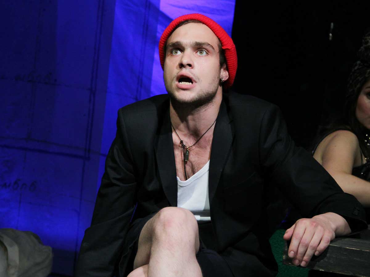 Рассеянный склероз, астма и аллергия: состояние выпавшего из окна сына Ефремова резко ухудшилось