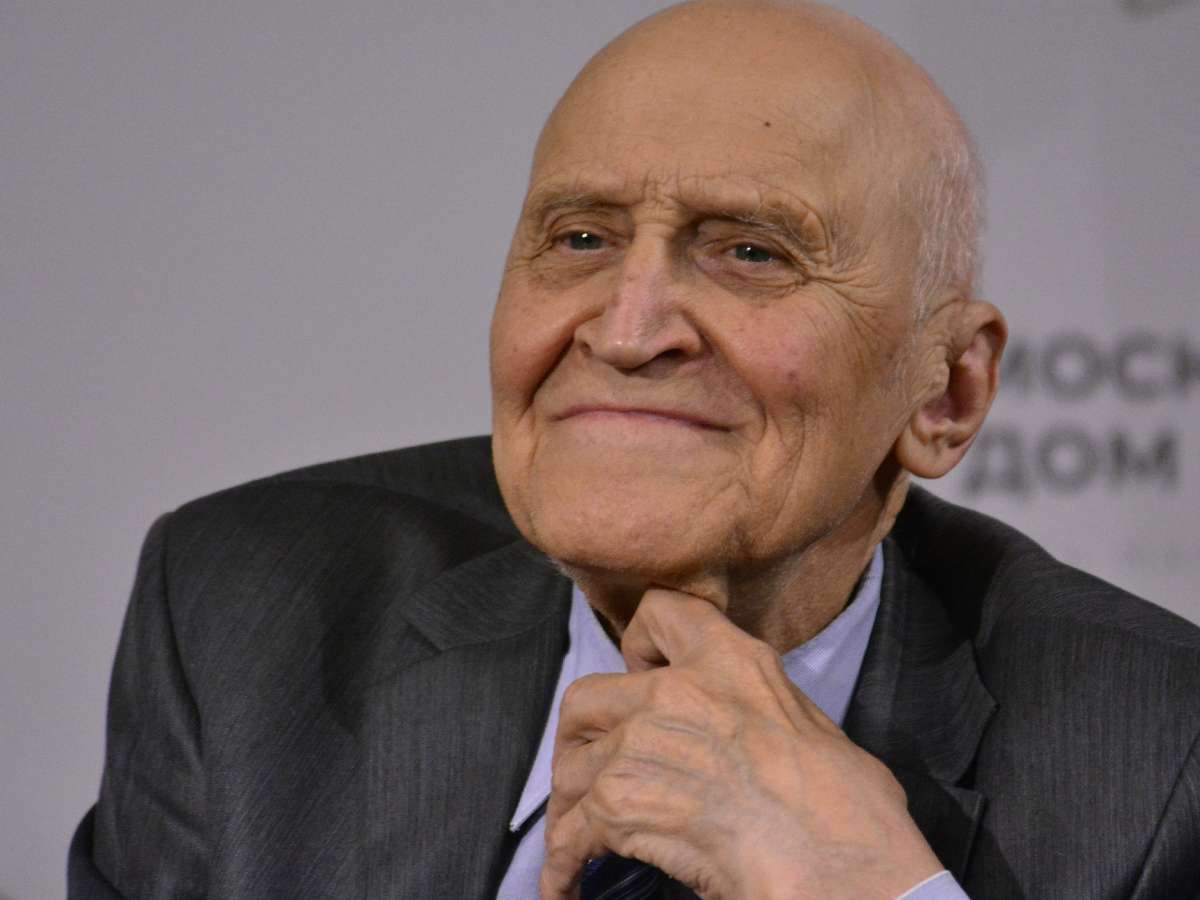 Родные дети бросили немощного Николая Дроздова: ведущий не может ходить и существует на мизерную пенсию