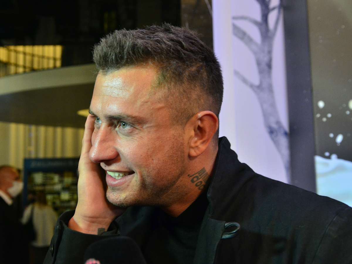 «С Пашей мы познакомились в Дубае!»: как Прилучный не устоял перед близняшками из дуэта «Катя и Волга»