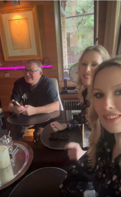 В его доме теперь красотки-близняшки: Дмитрий Дибров на фоне развода пустился во все тяжкие