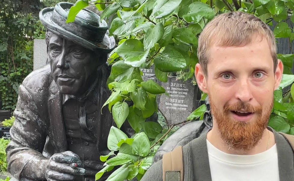  «Внешнее сходство с дедом потрясает!» Внук пришел на могилу Юрия Никулина