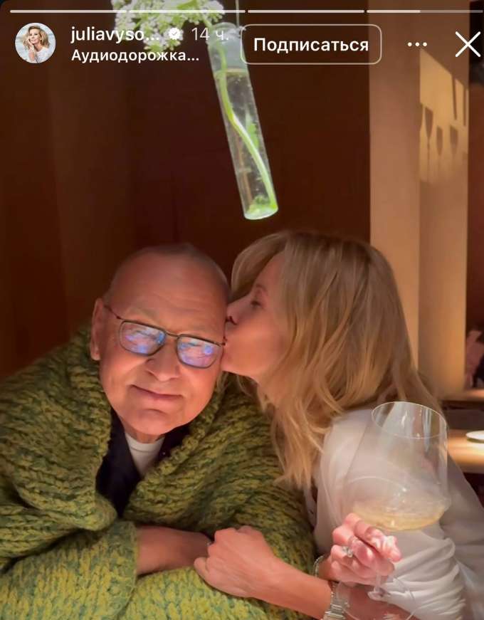 Целовались и нежничали как молодые: в Сеть попало видео со свидания Кончаловского и Высоцкой