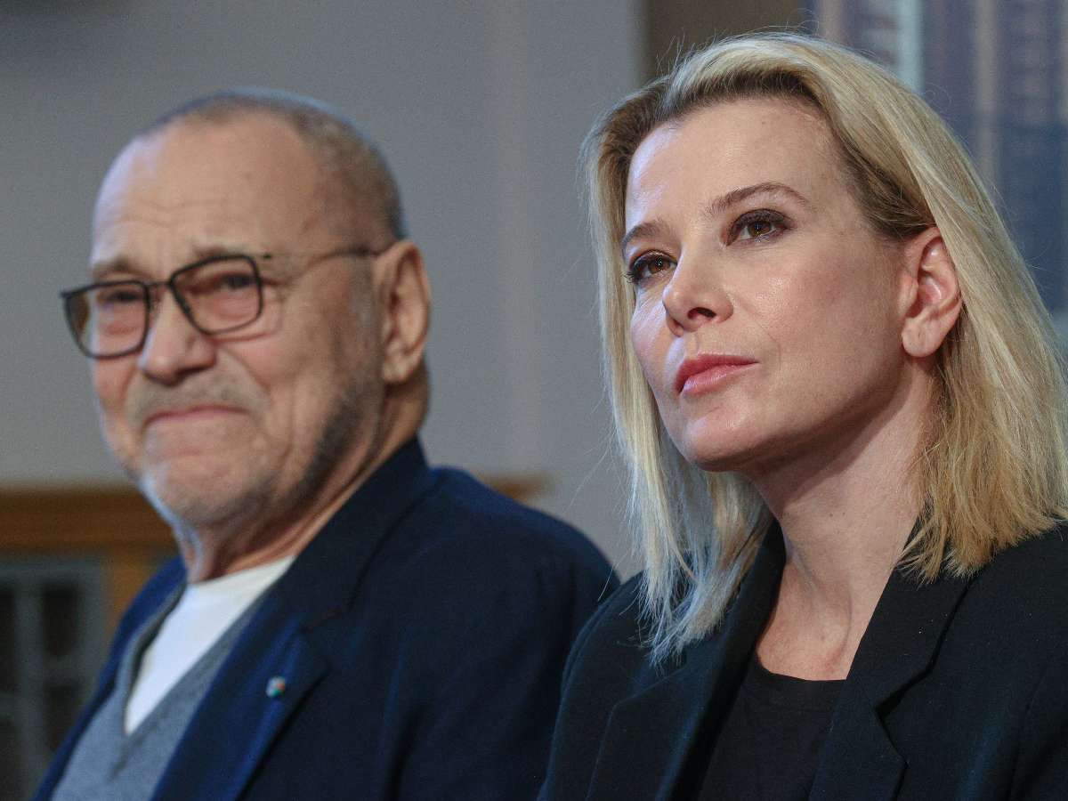 Целовались и нежничали: в Сеть попало видео со свидания Кончаловского и Высоцкой