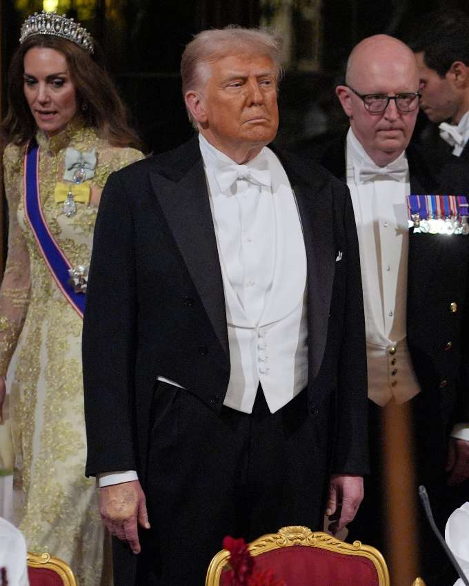 Дональд в пятнах, Мелания изображала торшер, а Кейт затмила всех дам: как прошел визит Трампов в Великобританию