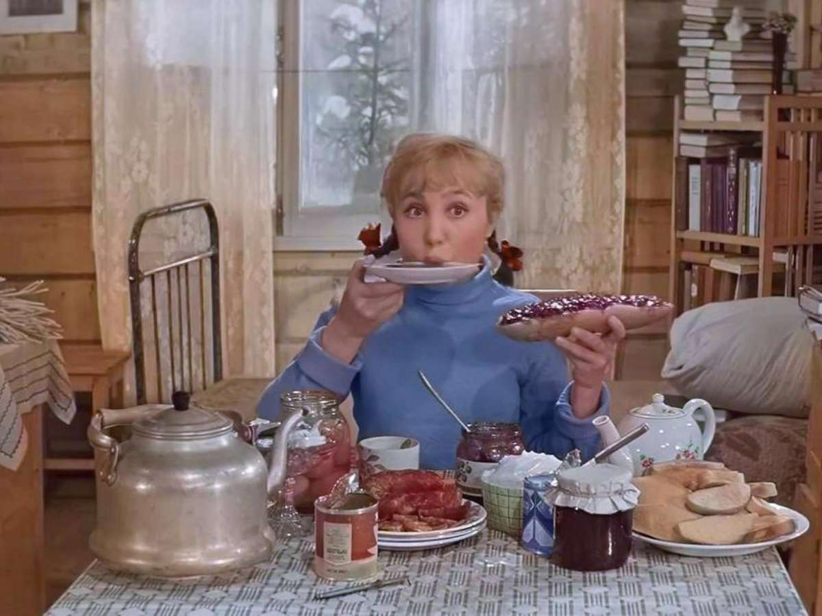 «Это был просто период брачный»: какие страсти кипели на съемочной площадке «Девчат» вокруг Надежды Румянцевой