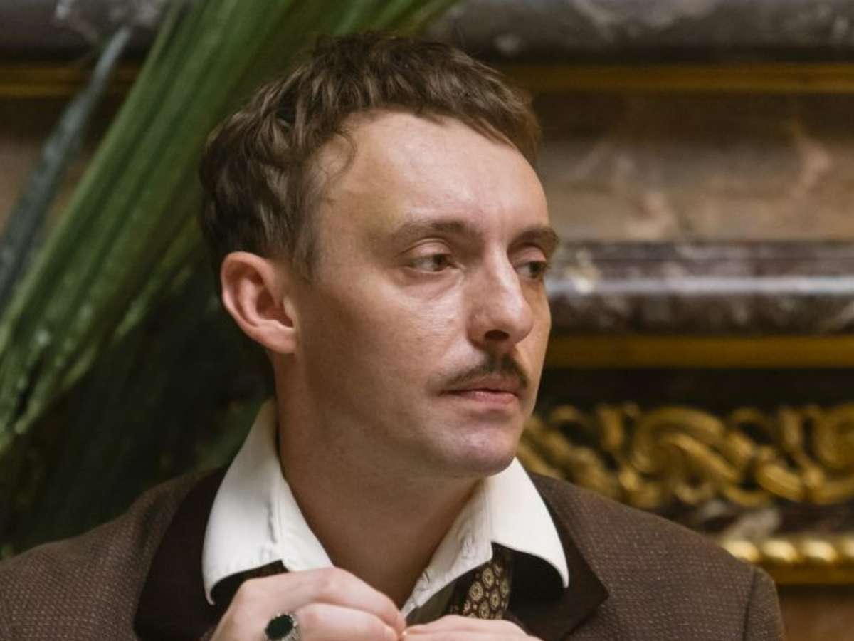 Илья Дель выпал из окна возлюбленной, ударившей его ранее ножом: подробности