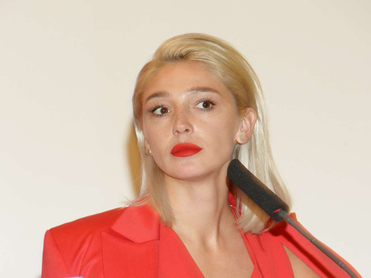 К новой «голой» вечеринке готова: Ивлеева едва прикрыла интимные места в откровенном платье