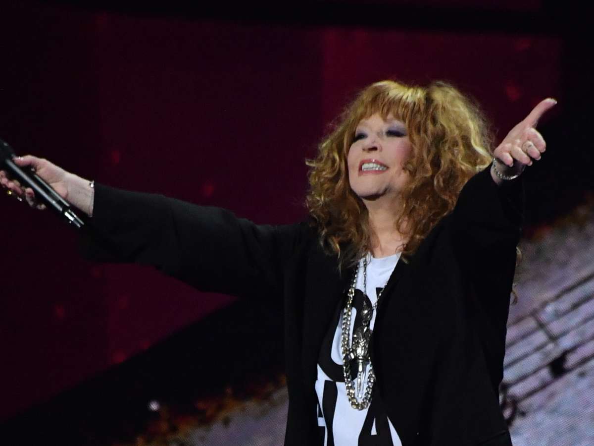 Как Алла Пугачева до сих пор получает ежегодно 28 миллионов рублей в России