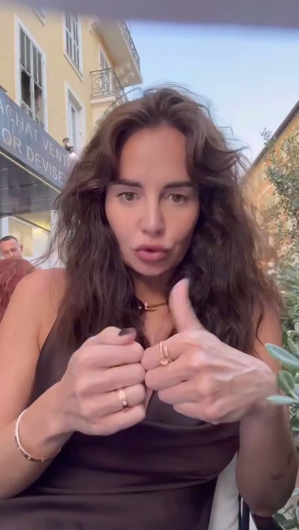 «Как каких-то бомжей»: Александр Васильев прилюдно унизил жену главного тренера сборной России Валерия Карпина