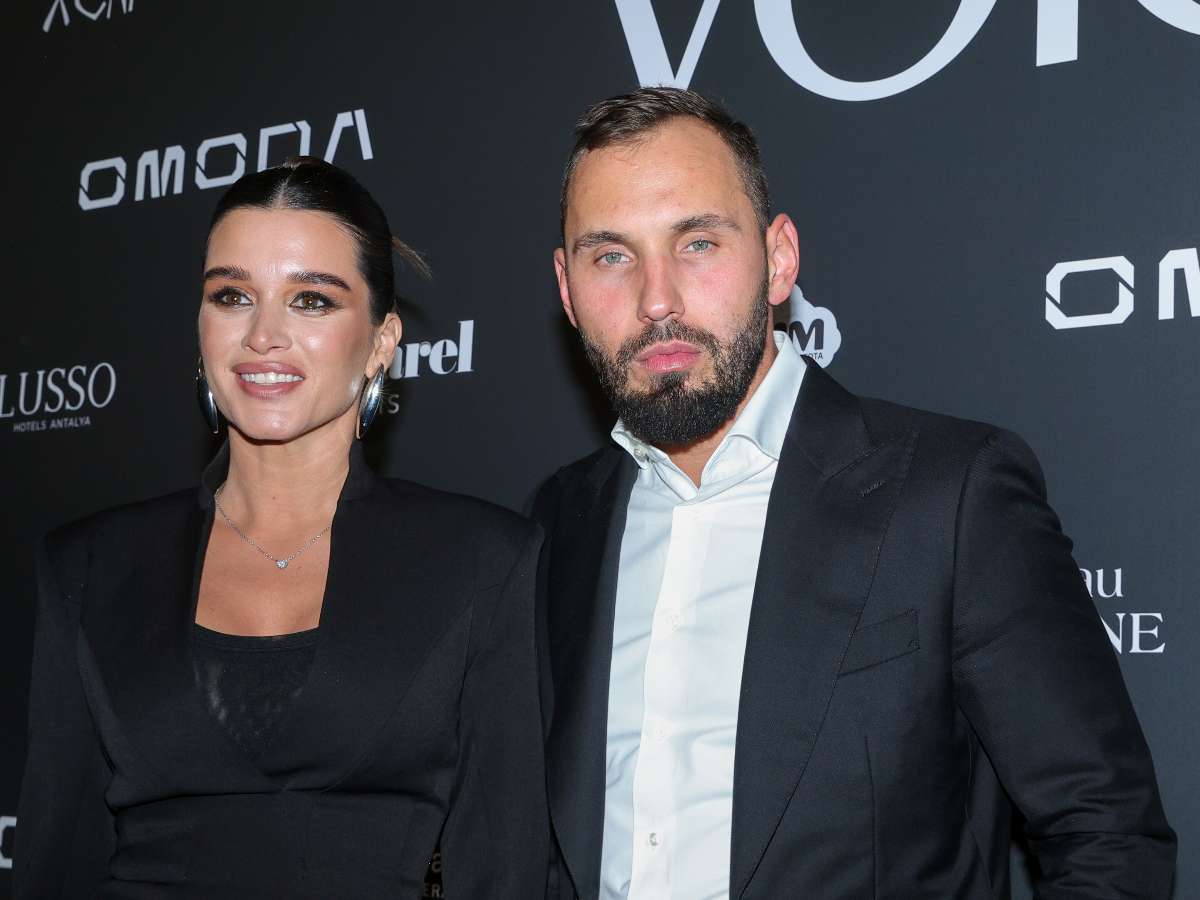 Ксения Бородина беременна? В Сети появились фото звезды с заметным животом