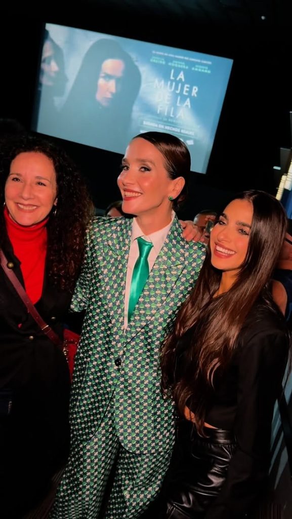 Марта постарела, а Милагрос и Глория стали еще краше: Наталия Орейро вышла в свет в компании «служанок» из «Дикого ангела»