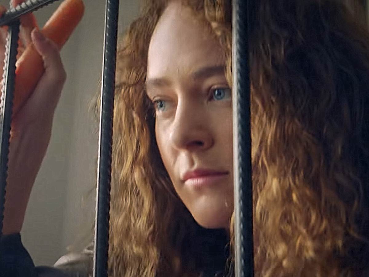 Придется забыть и об ипотеке, и о домике в Лос-Анджелесе: Аглаю Тарасову снимают с ролей