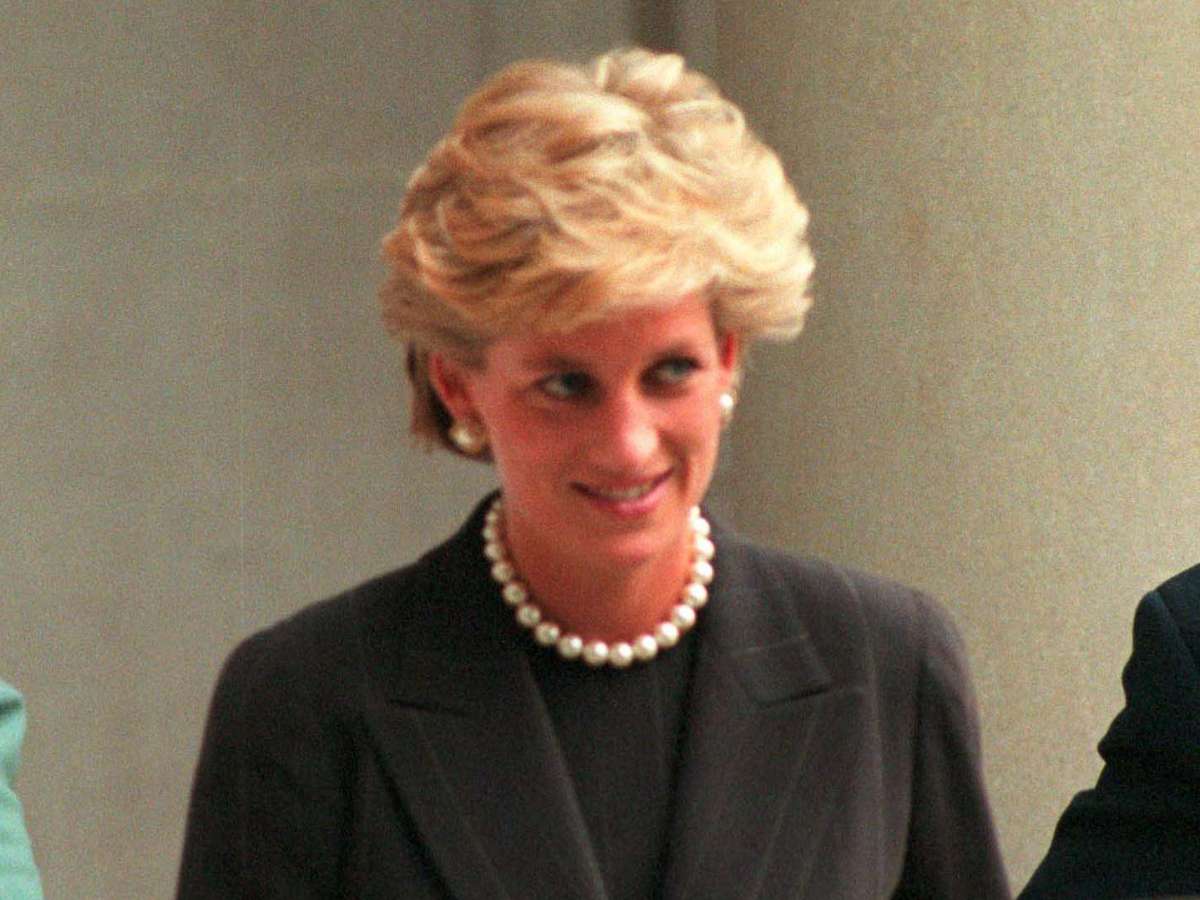 Принцесса Диана была зависимой? Запрещенные вещества тайно убрали из машины после смертельной аварии в Париже