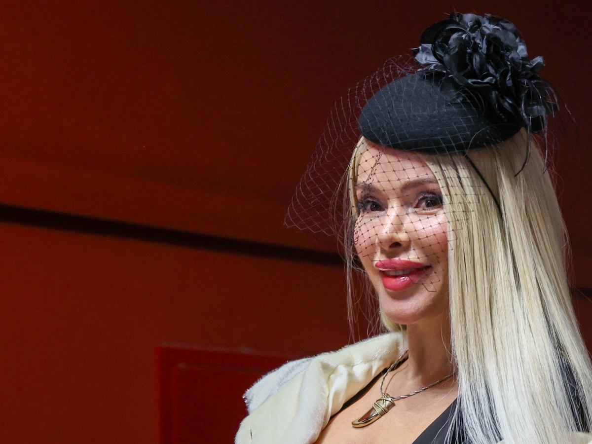 «Ты поняла меня, мерзкая свинья?»: Алена Кравец ударила приемную дочь на глазах у всех