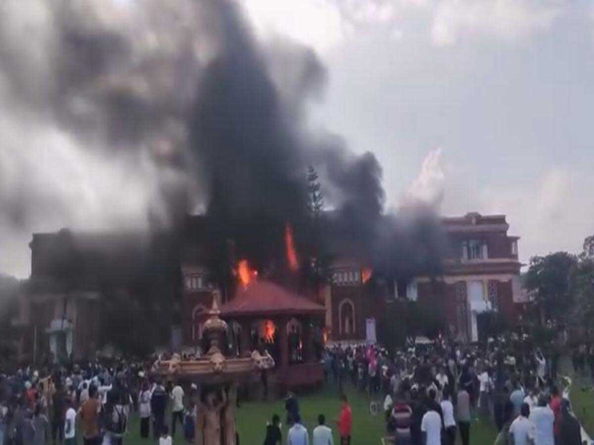 У людей лопнуло терпение: жители Непала вышли на улицы и дело не только в блокировке соцсетей