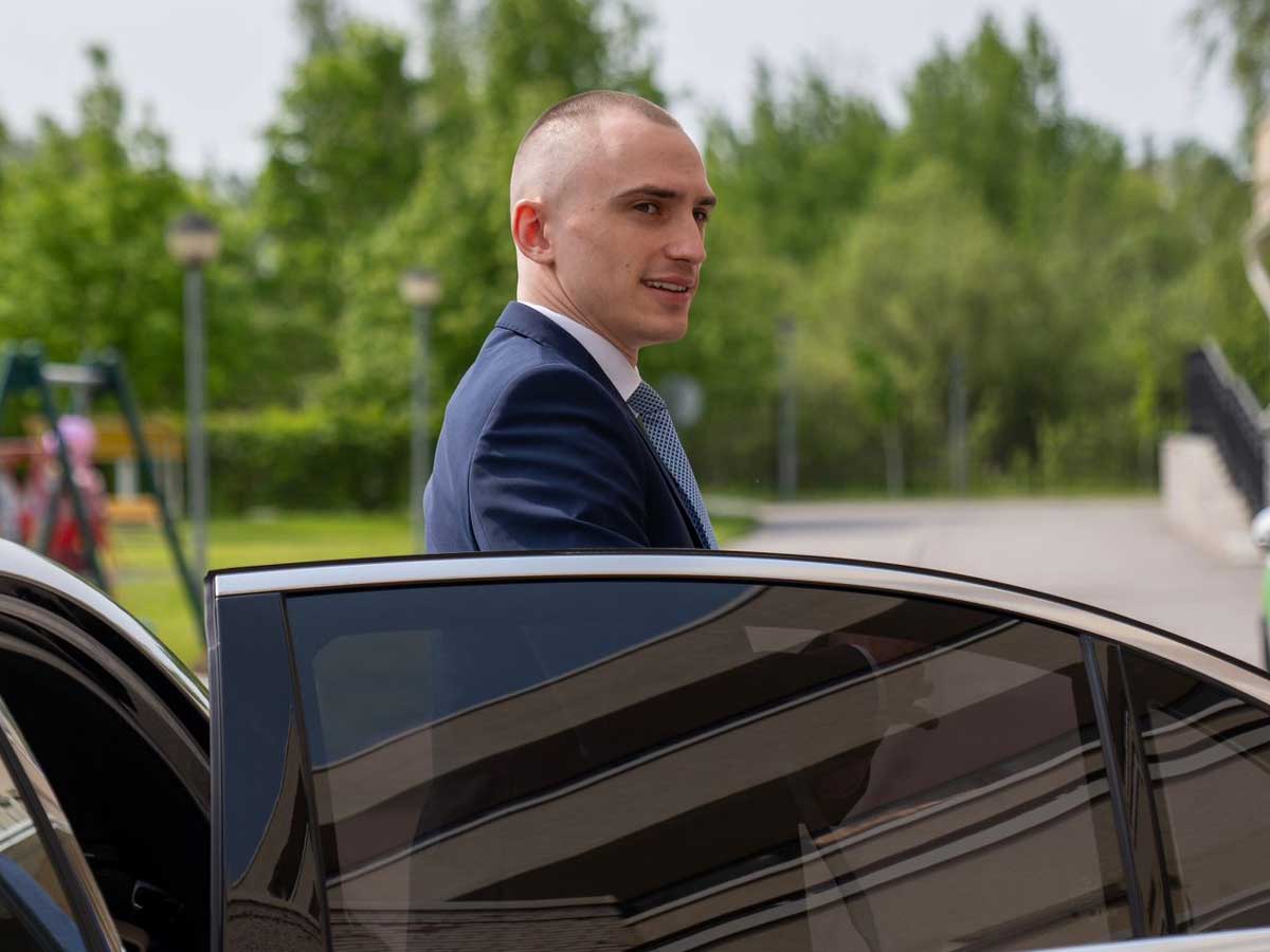 Владислав Тюльпанов поддержал отправку автомобиля и гуманитарной помощи на фронт