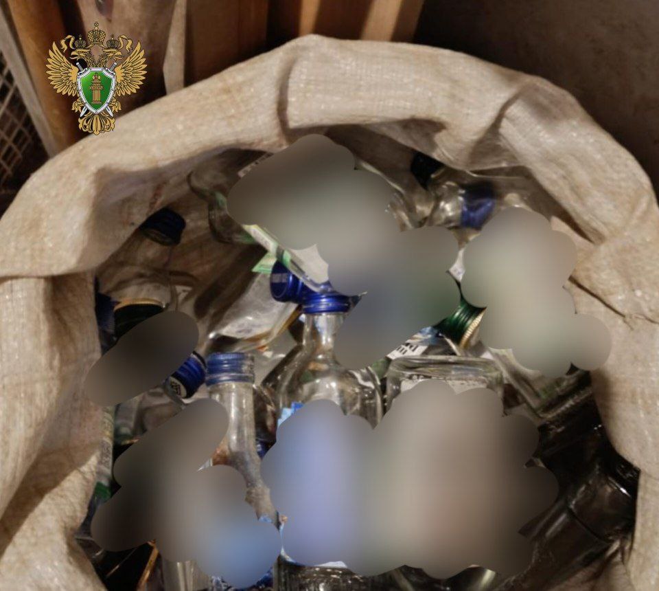 Воспитательница варила, сосед сбывал: в Ленобласти 19 человек погибли из-за паленого самогона