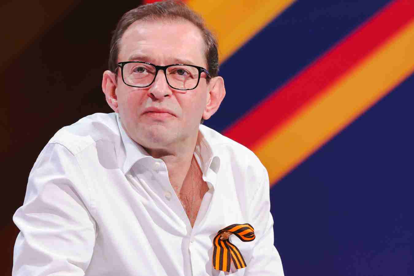 Высокий блондин, абсолютно не похожий на отца: появилось фото непубличного сына Константина Хабенского