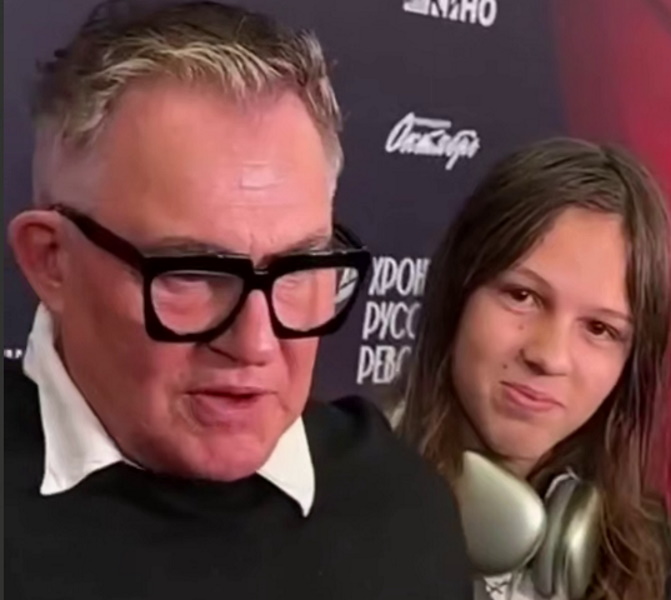 «Ты можешь разорить гнездо и облысеть как фасоль, но показывать будут меня!» Дибров прошелся по Товстику прямо при сыне