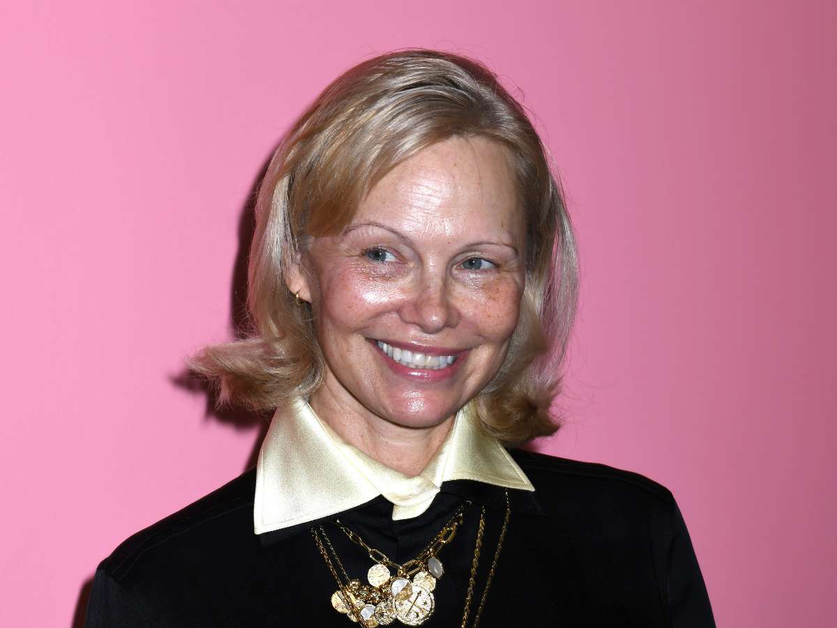 Американский секс-символ 90-х Памела Андерсон стала копией Людмилы Гурченко: видео