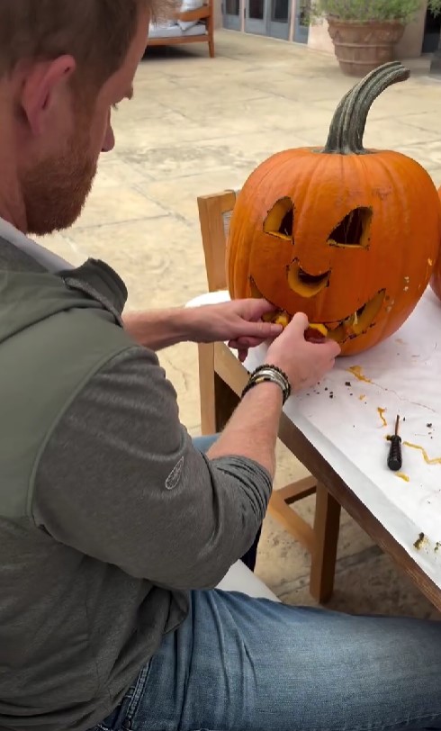 Большая счастливая семья: Меган Маркл показала принца Гарри и «второго мужа» на домашней вечеринке