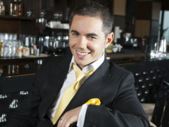 Бросил жену по телефону, не сдержал обещаний: как Тимур Родригез «свежие» ощущения искал