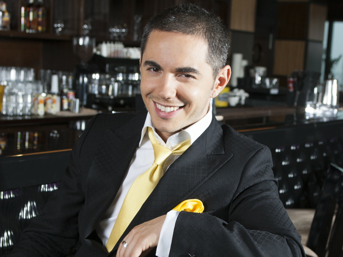 Бросил жену по телефону, не сдержал обещаний: как Тимур Родригез «свежие» ощущения искал