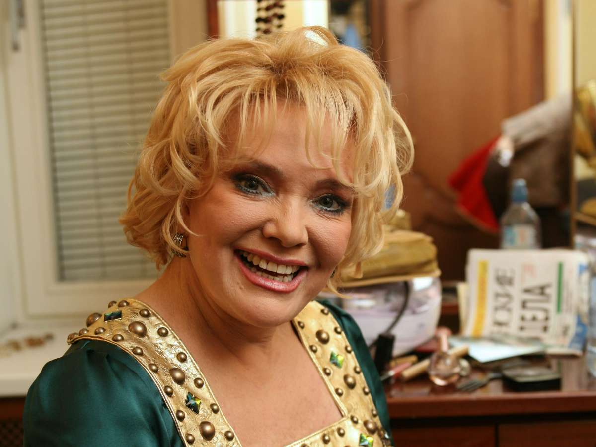 Был поклонником, ездил из другой страны и искал певицу по всей Москве: как молодой муж добивался Екатерину Шаврину