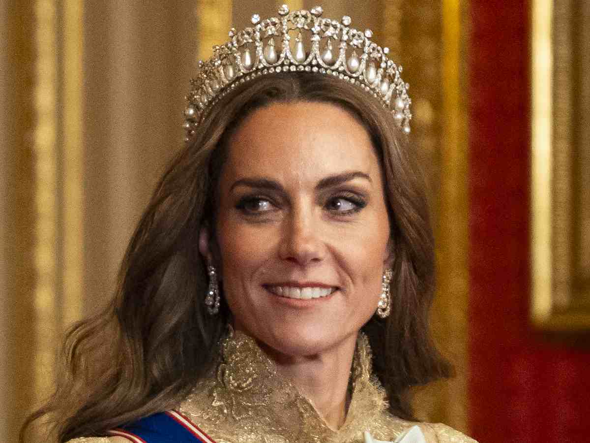 Это стома или снова рак? Кейт Миддлтон на публике постоянно хваталась за живот