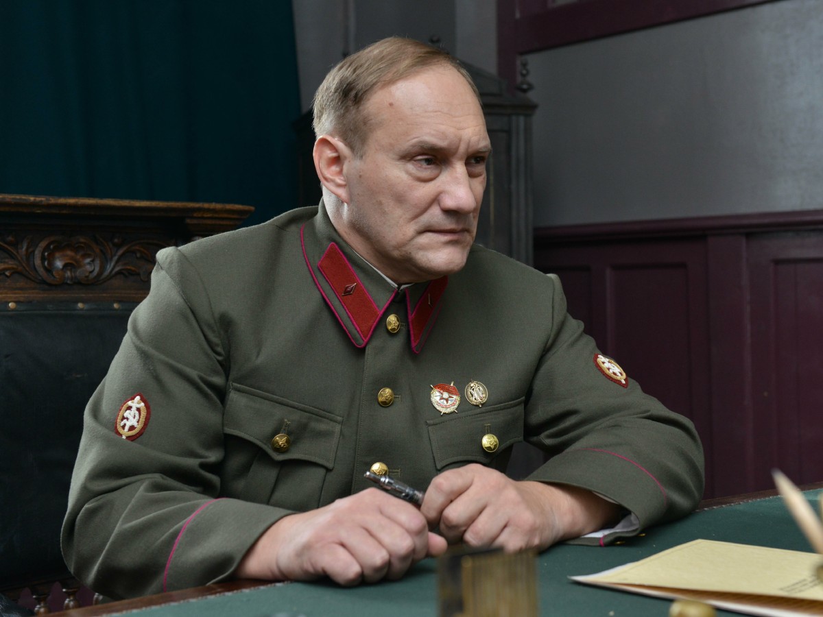 Женился по любви с первого взгляда, а в ЗОЖ подался из-за собаки: как живет звезда фильма «Мама, не горюй» Евгений Сидихин