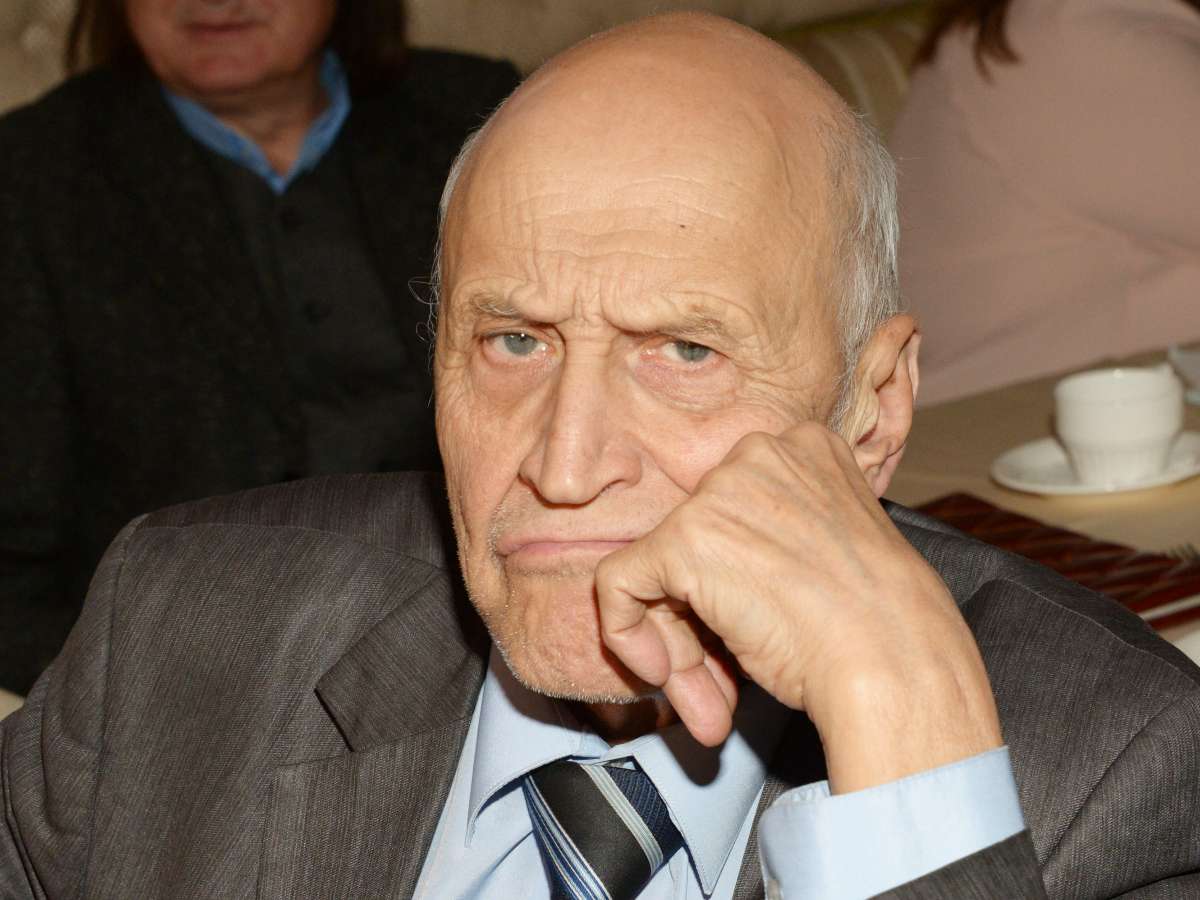 Кости деформируются, позвоночник оседает: рост Николая Дроздова снова уменьшился из-за остеопороза